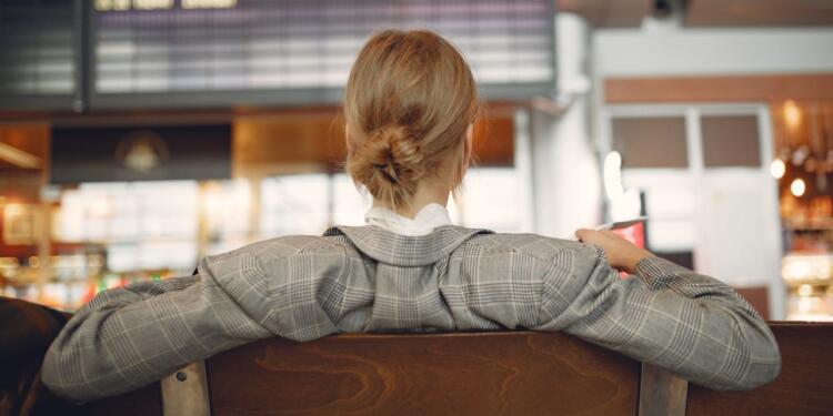 Best credit cards with airport lounge access for frequent travellers