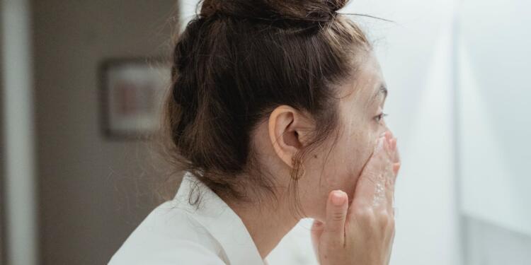 Best Salicylic Acid Face Wash for Oily & Acne-Prone Skin