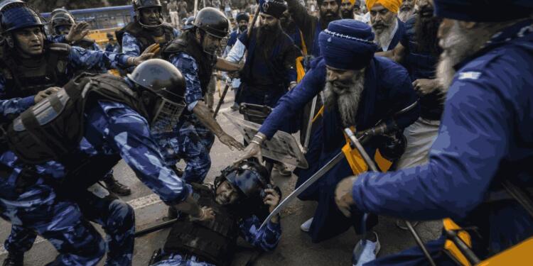 Nihangs in Spotlight After Violent Clashes Rock Delhi Protest
