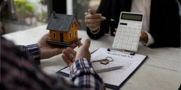 Benefits of using a mortgage loan EMI calculator for long-term budget planning