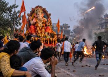 Bomb Attack, Firing Disrupt Ganesh Visarjan Procession in Kanpur; Four Injured, Vehicles Vandalized