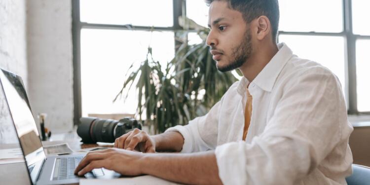 TOP 9 Red Flags in Overseas Job Offers Promising Free Visas and Flights