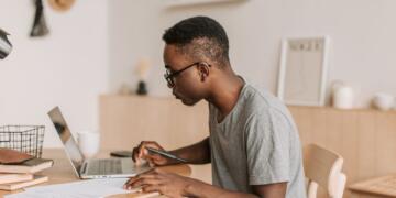 How to Choose the Right Online Degree at Apna Advantage for Your Career Goals