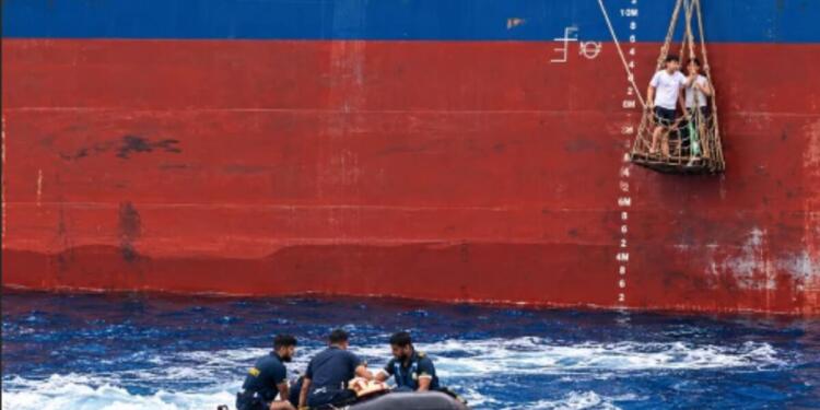 Indian Navy Evacuates Injured Vietnamese Sailor from Merchant Vessel Off Great Nicobar