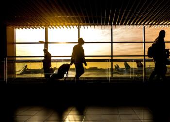 Travel Insurance for Long Layovers: What’s Covered Between Connecting Flights